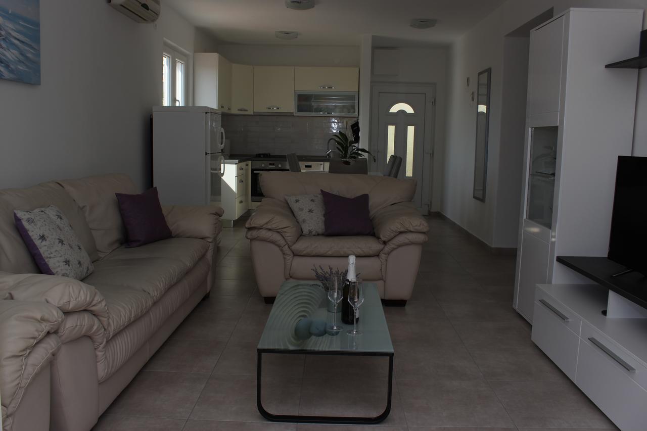Anna Apartment